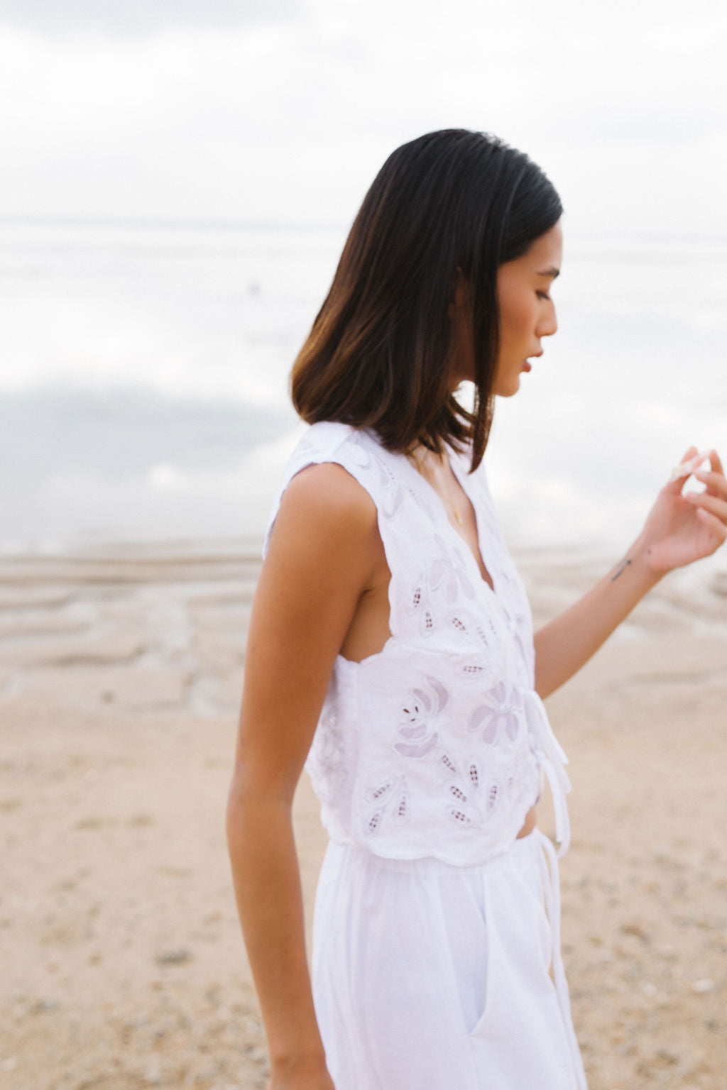 ＜HOUGA＞ waltz frill vest cotton WHITE HOUGA＞ waltz frill vest cotton WHITE