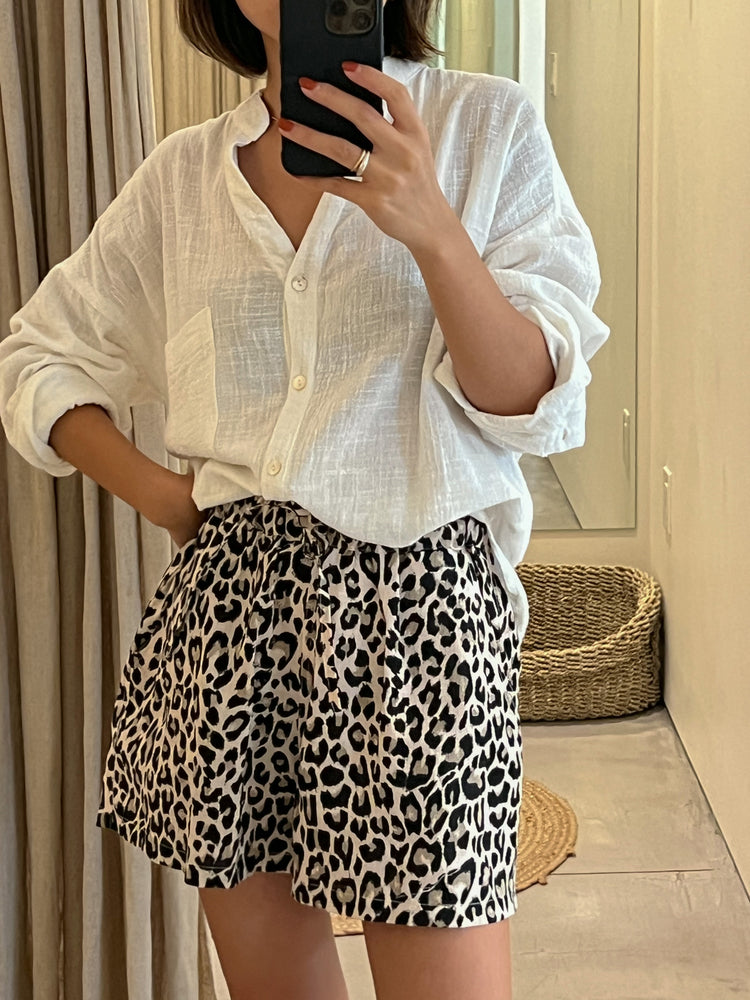 
                  
                    Linen Shorts
                  
                