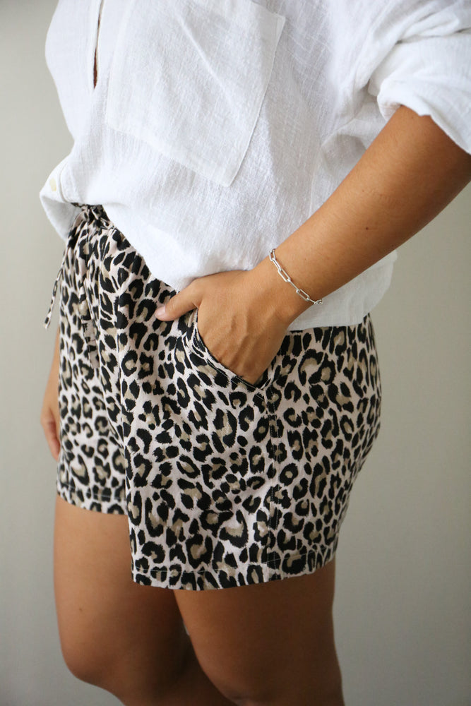 
                  
                    Linen Shorts
                  
                